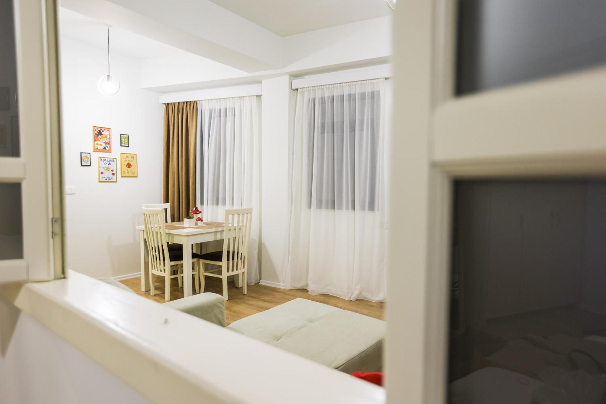 At Bazaar Central Apartment Tirana Esterno foto