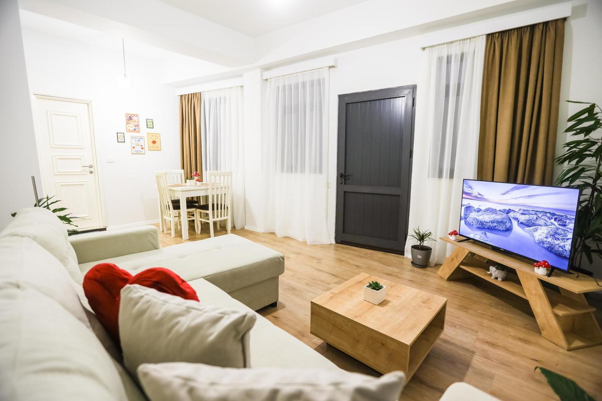 At Bazaar Central Apartment Tirana Esterno foto