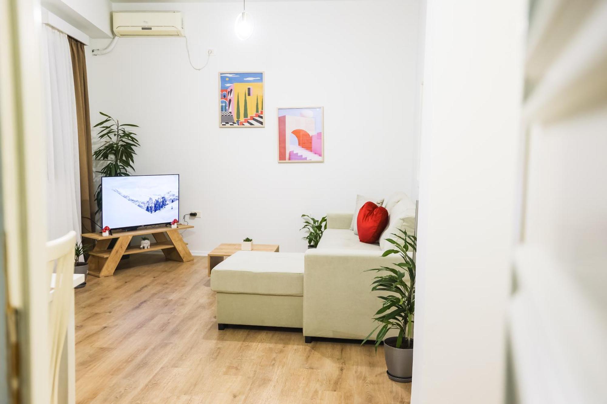 At Bazaar Central Apartment Tirana Esterno foto